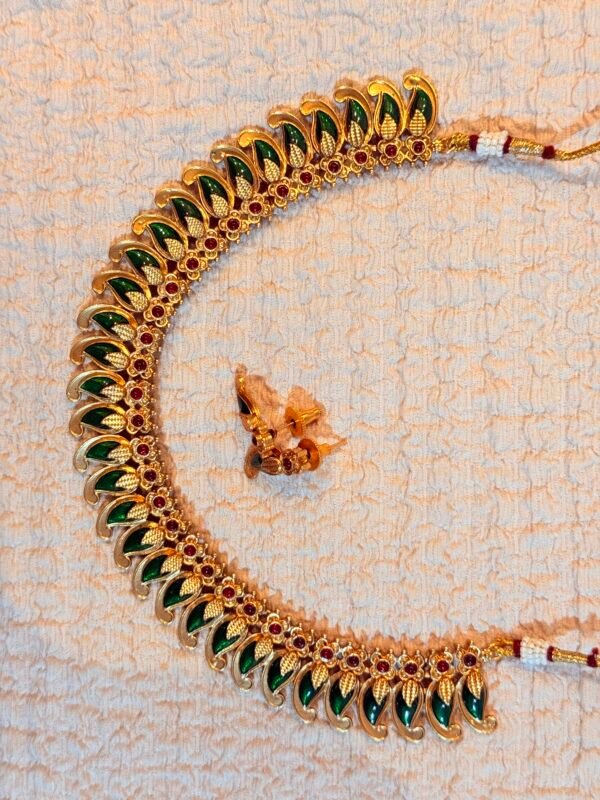 Palakka necklace with earrings