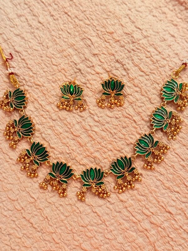 Green Lotus golden necklace