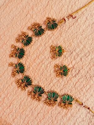 Green Lotus golden necklace