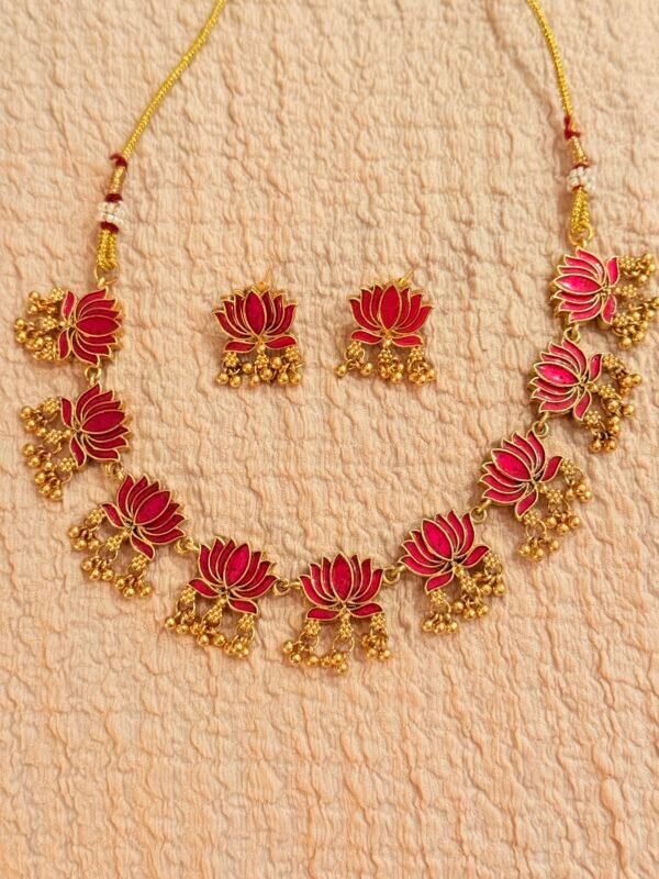 Pink lotus golden necklace set