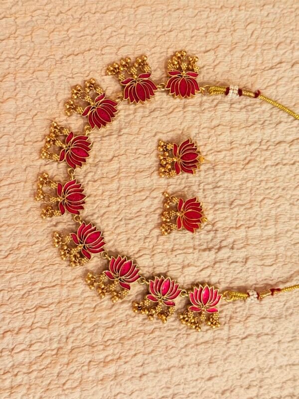 Pink lotus golden necklace set