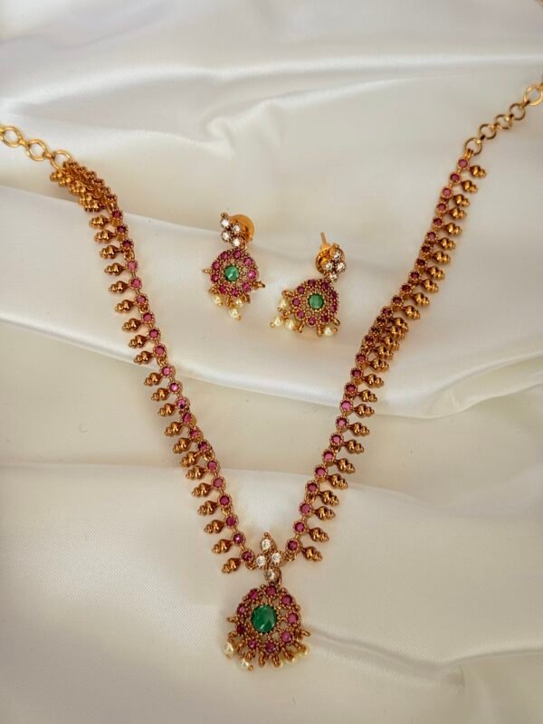 Premium ruby and green kemp attigai small haaram