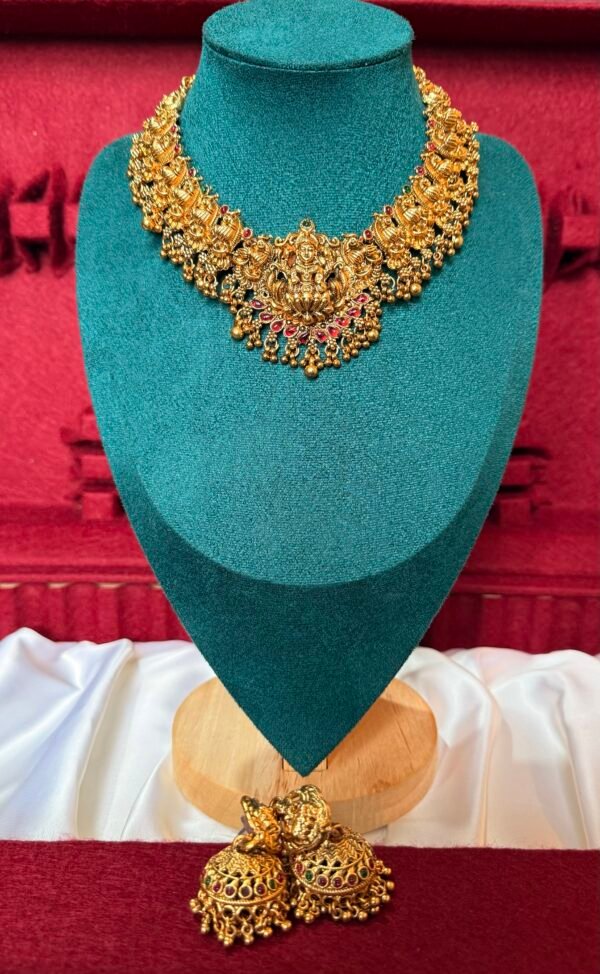 Premium choker necklace