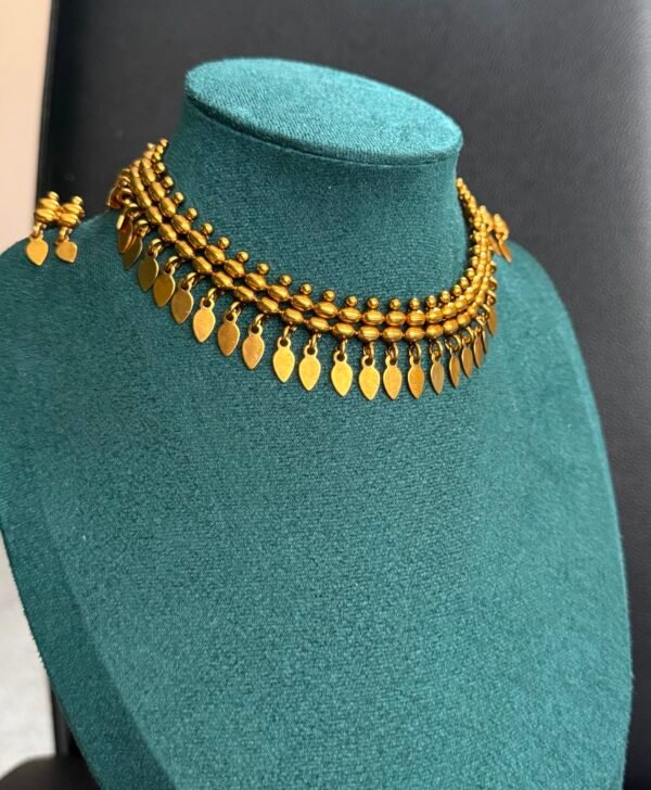 Golden elakkathali choker necklace