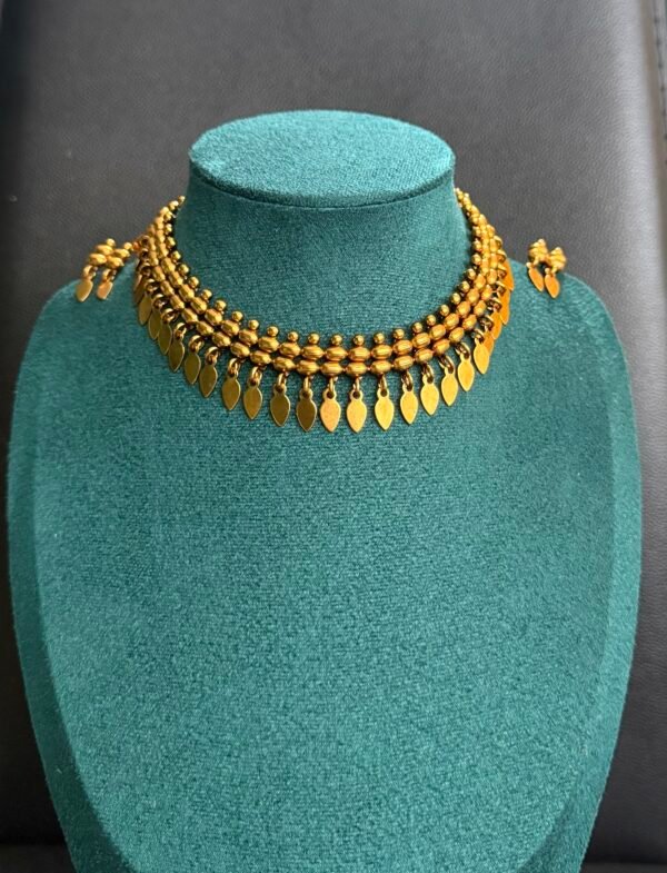 Golden elakkathali choker necklace